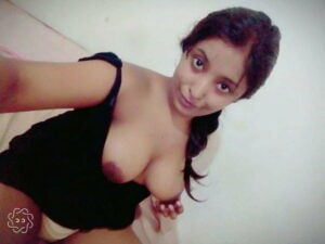 sexy Indian wife nude pics