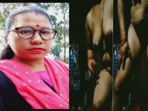 Desi bhabhi ass and boobs showing nude