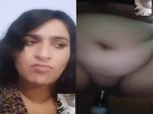 Desi lady video call plays with big boobs and