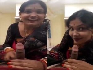 cute expression bhabhi in saree with Desi