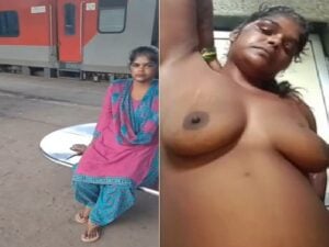 Bandra metro rail toilet me horny bhabhi