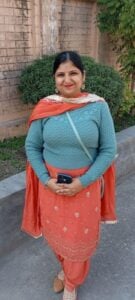 busty Indian aunty bath and nude photos