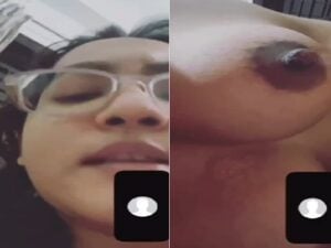 Bengali girl in glasses showing nude body