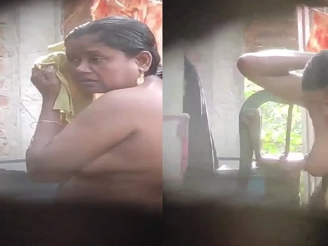 neighbor aunty bathing with son entering viral
