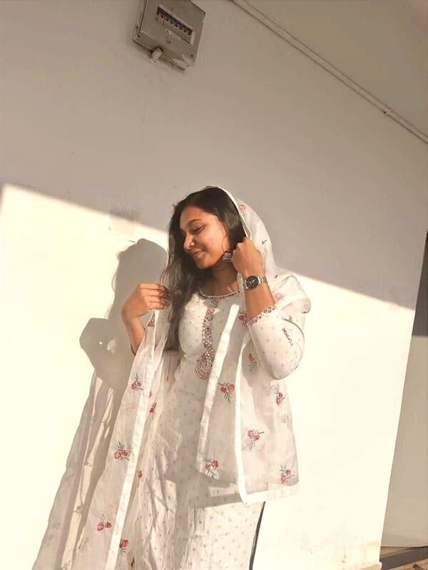 thick ass girl topless and hot poses for