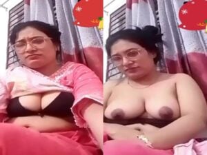cheater MILF showing big boobs to seduce