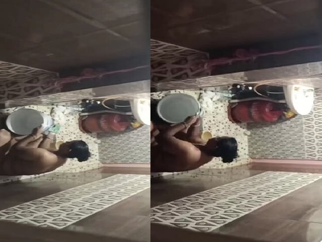 neighbor aunty taking bath caught by