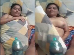 Tamil shy aunty big boobs pressing and pussy