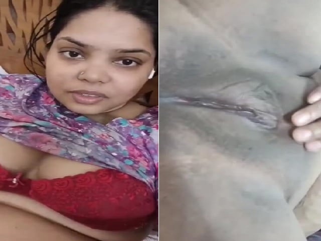 cute girlfriend black pussy fingering solo