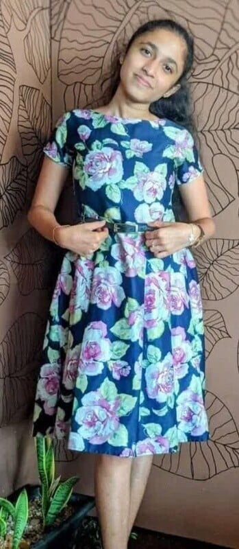 Srilankan Colombo college girl round boobs and ass