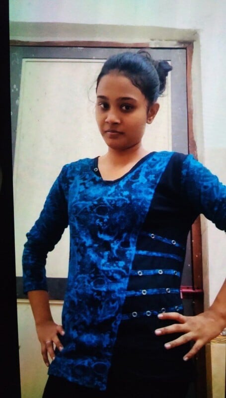 Tamil girl few pics of boobs and ass