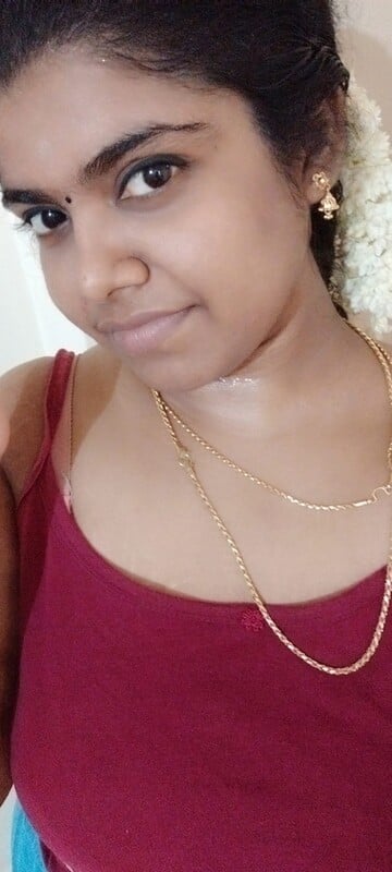 chubby Tamil girl hot topless selfie for