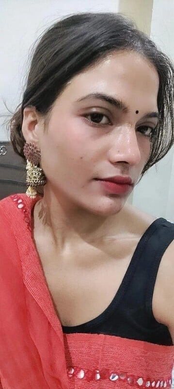 Indian lady in saree strips and goes topless